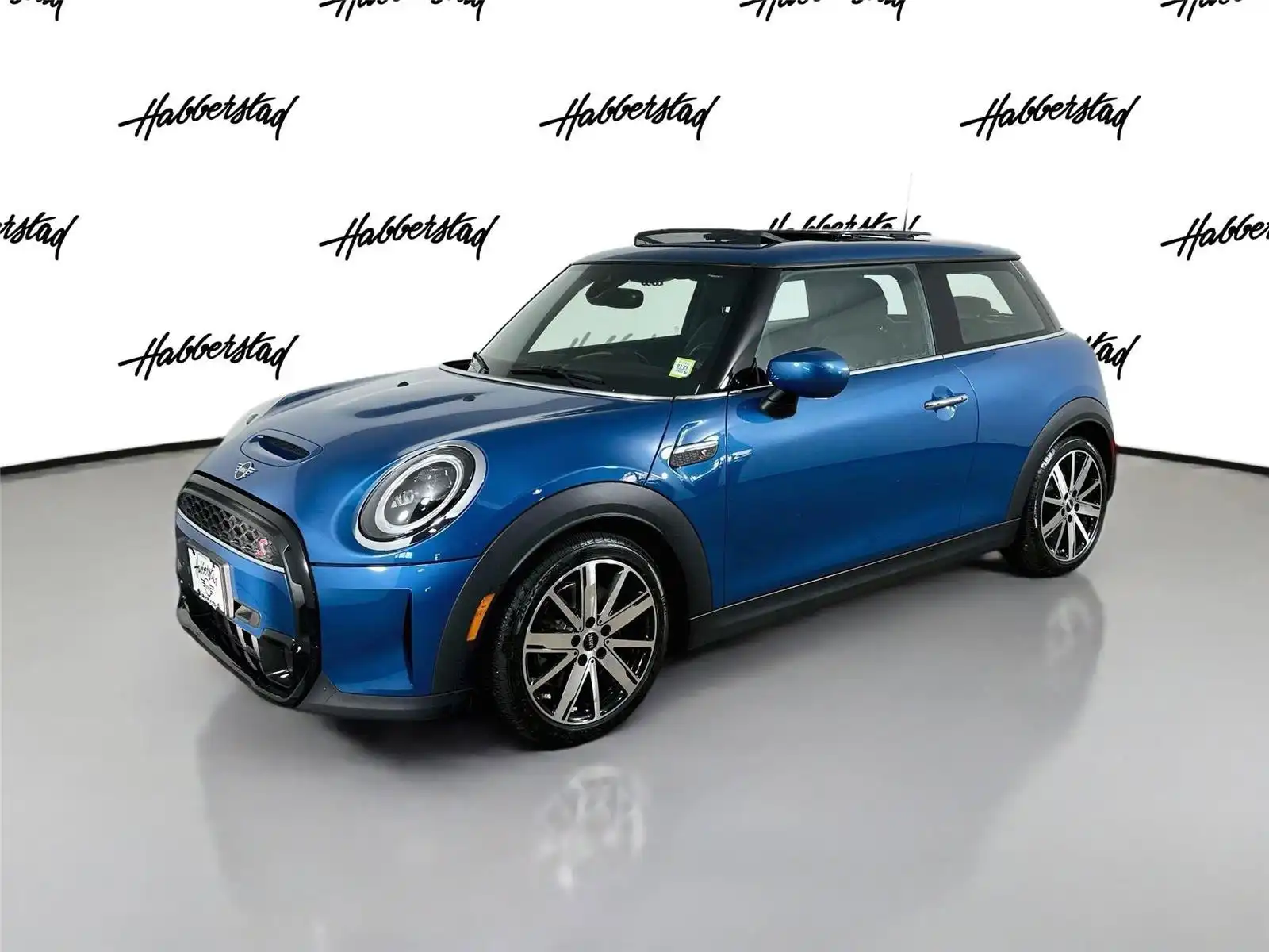 2022 MINI Hardtop Cooper S's photo