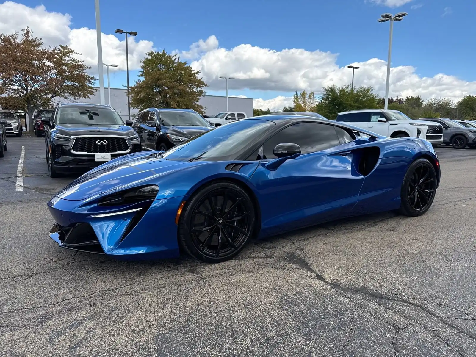 2023 McLaren Artura 3.0's photo