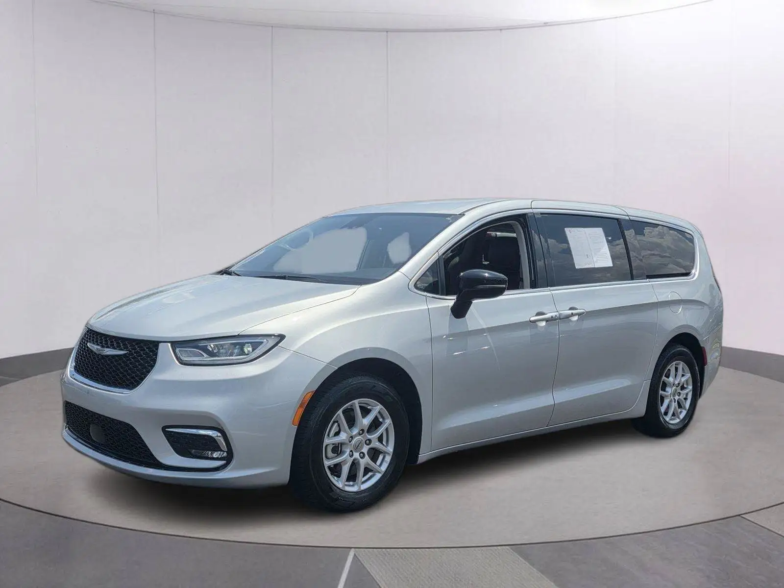 2024 Chrysler Pacifica Touring L photo 1