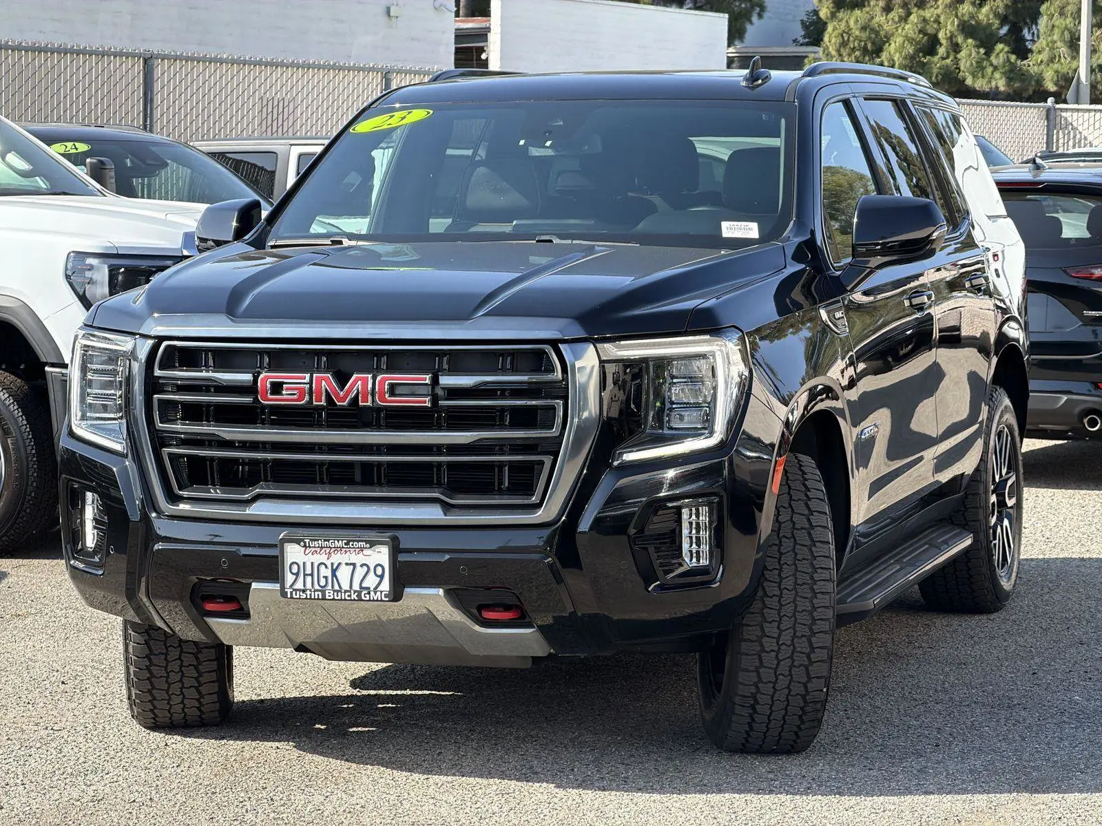 2023 GMC Yukon 4WD AT4 photo 3