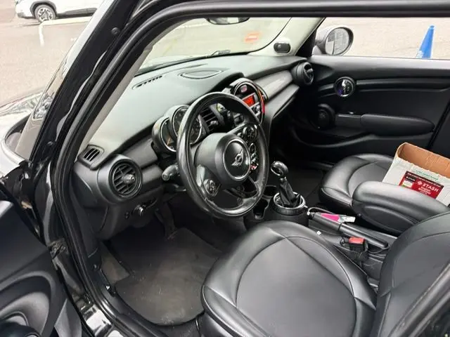 2015 MINI Cooper 4 Door photo 4