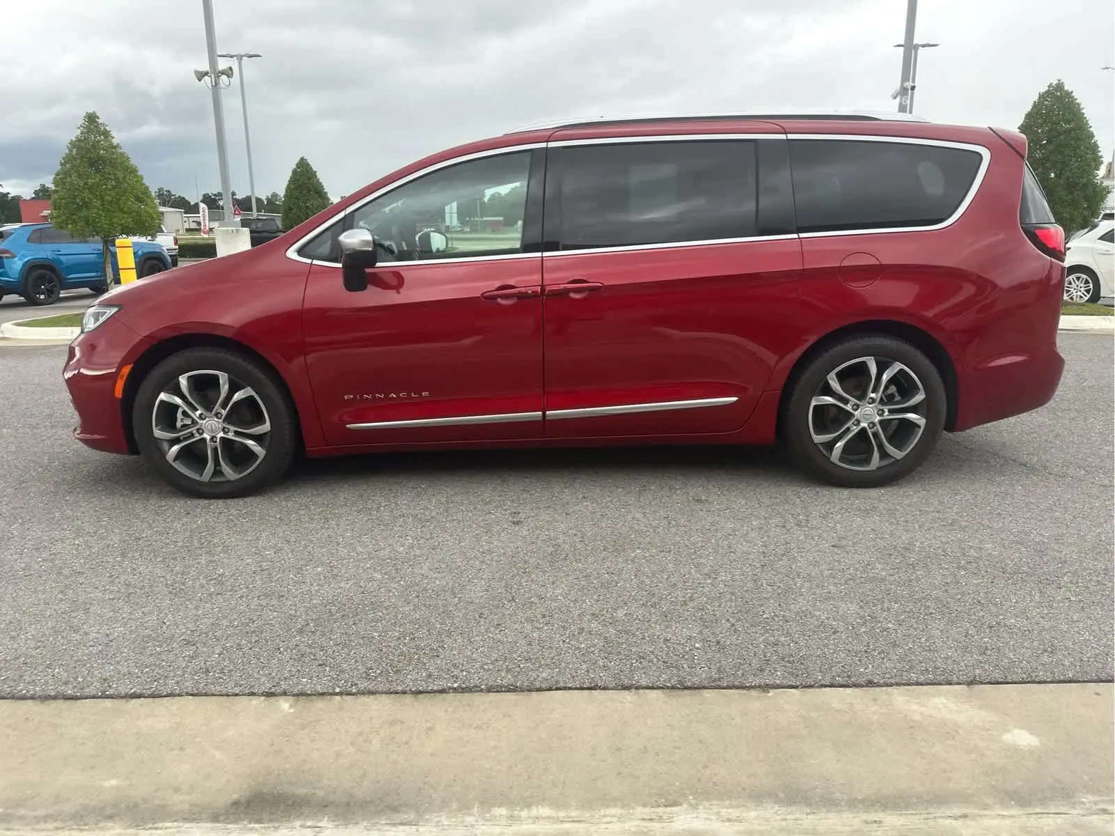 2025 Chrysler Pacifica Pinnacle photo 3