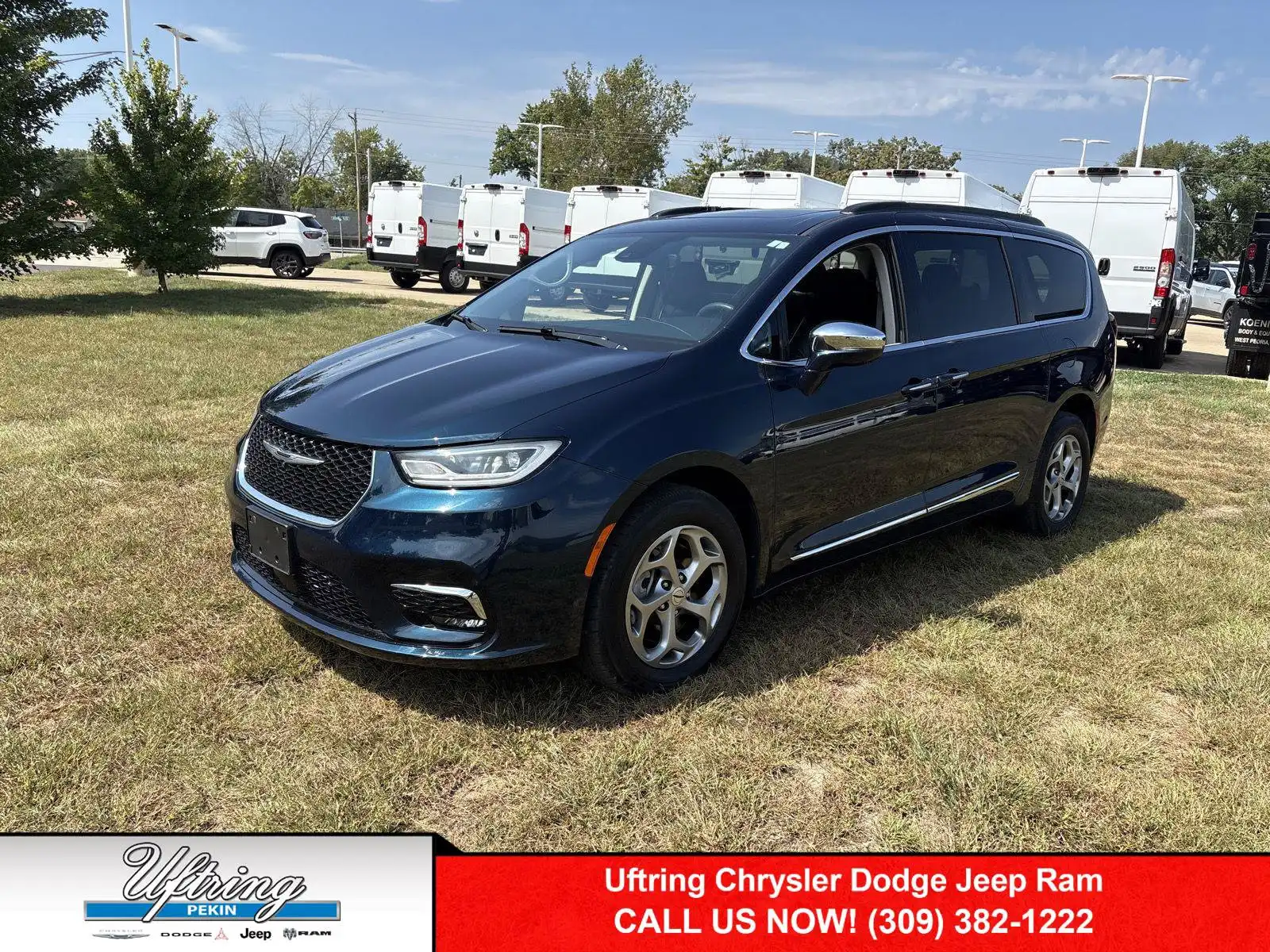 2022 Chrysler Pacifica Limited's photo