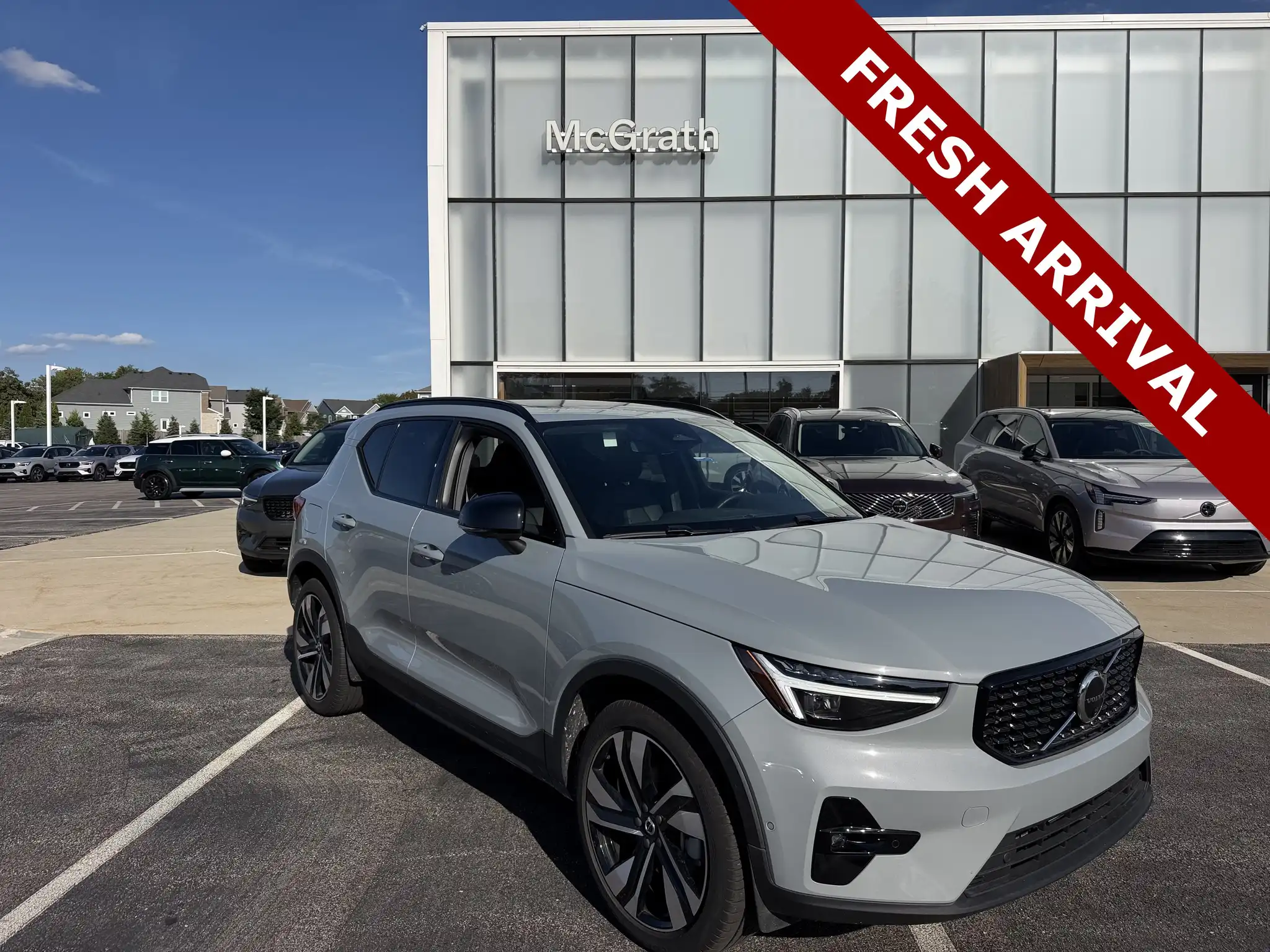 2024 Volvo XC40 B5 Ultimate Dark AWD's photo