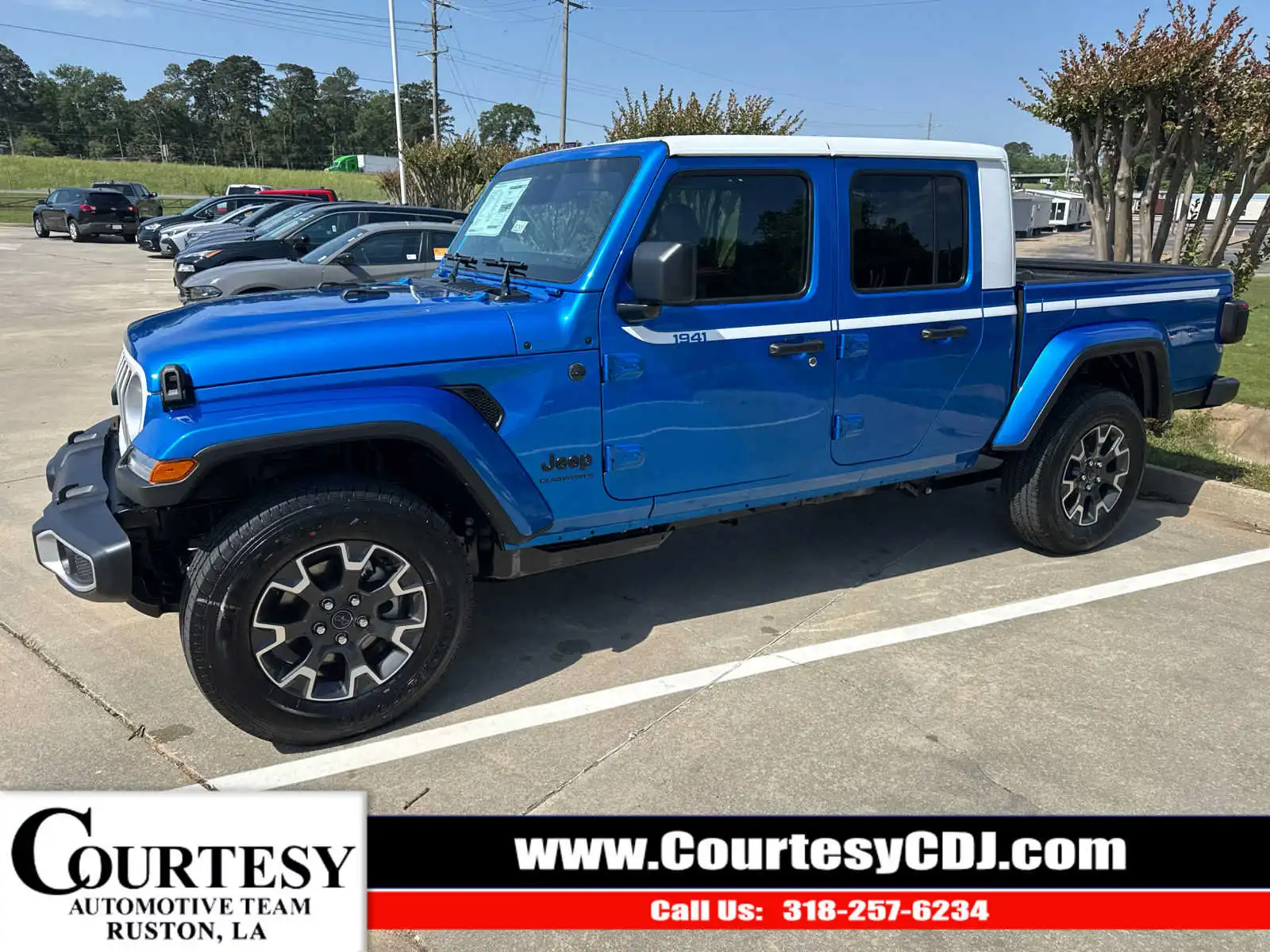 2026 Jeep Gladiator Sahara Auto's photo