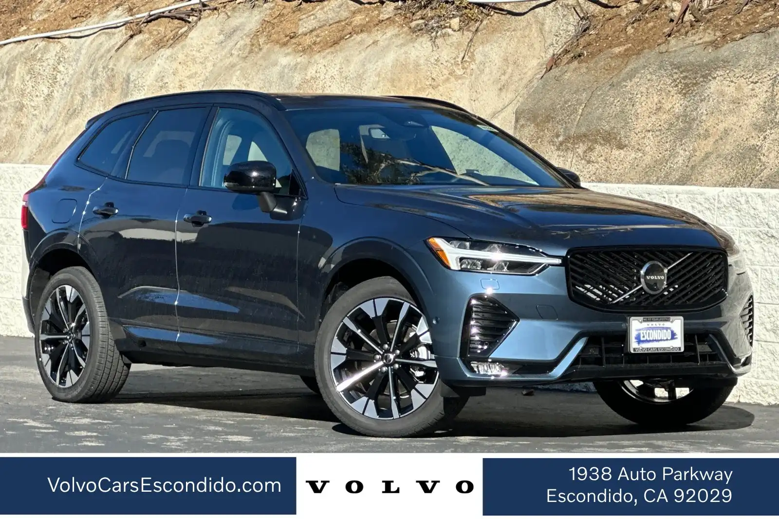 2026 Volvo XC60 B5 Plus Dark AWD's photo