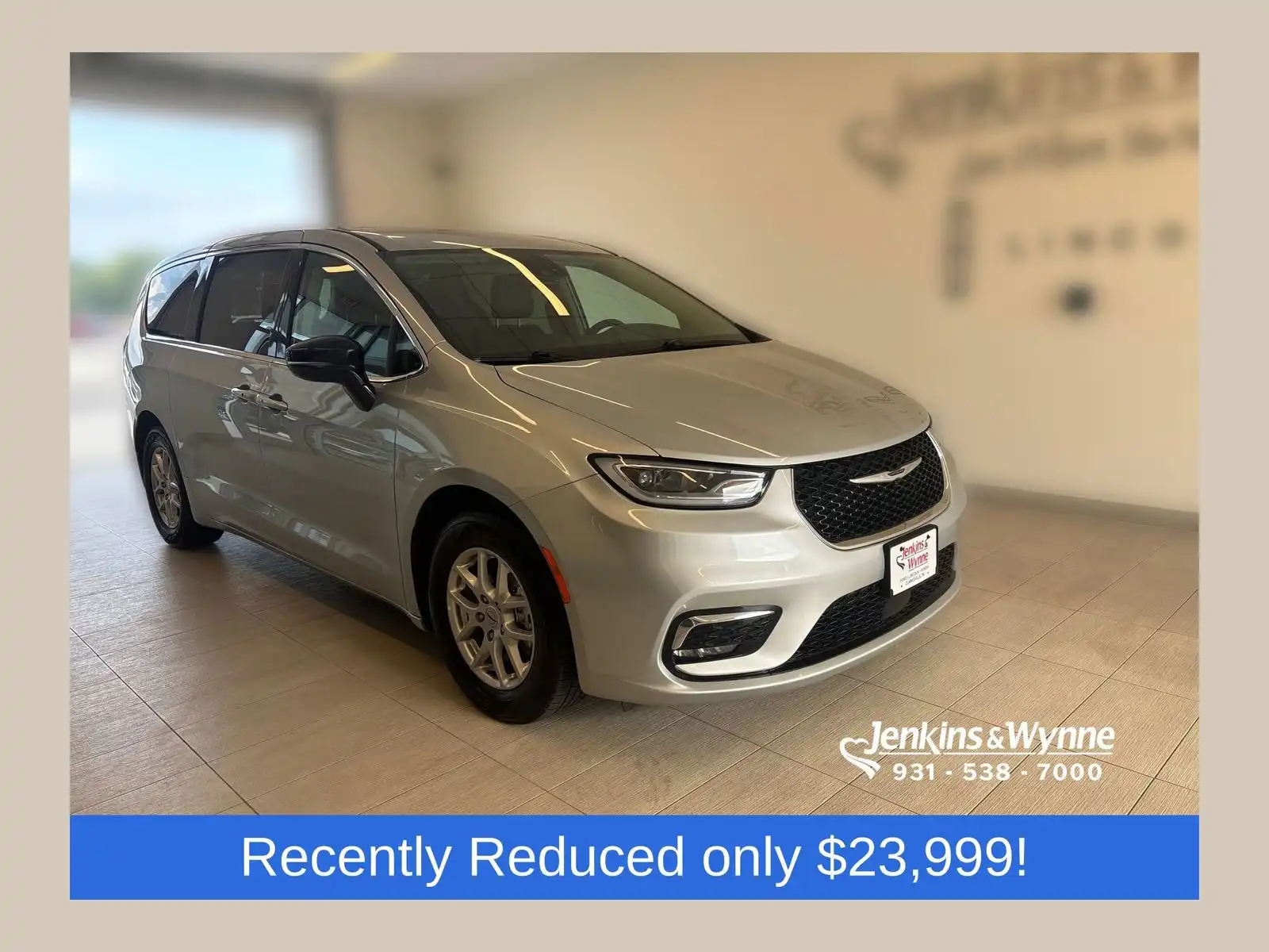 2024 Chrysler Pacifica Touring L's photo
