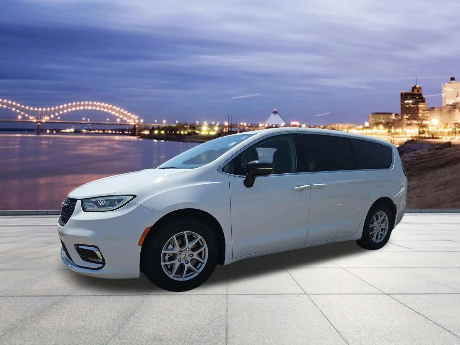 2024 Chrysler Pacifica Touring L's photo