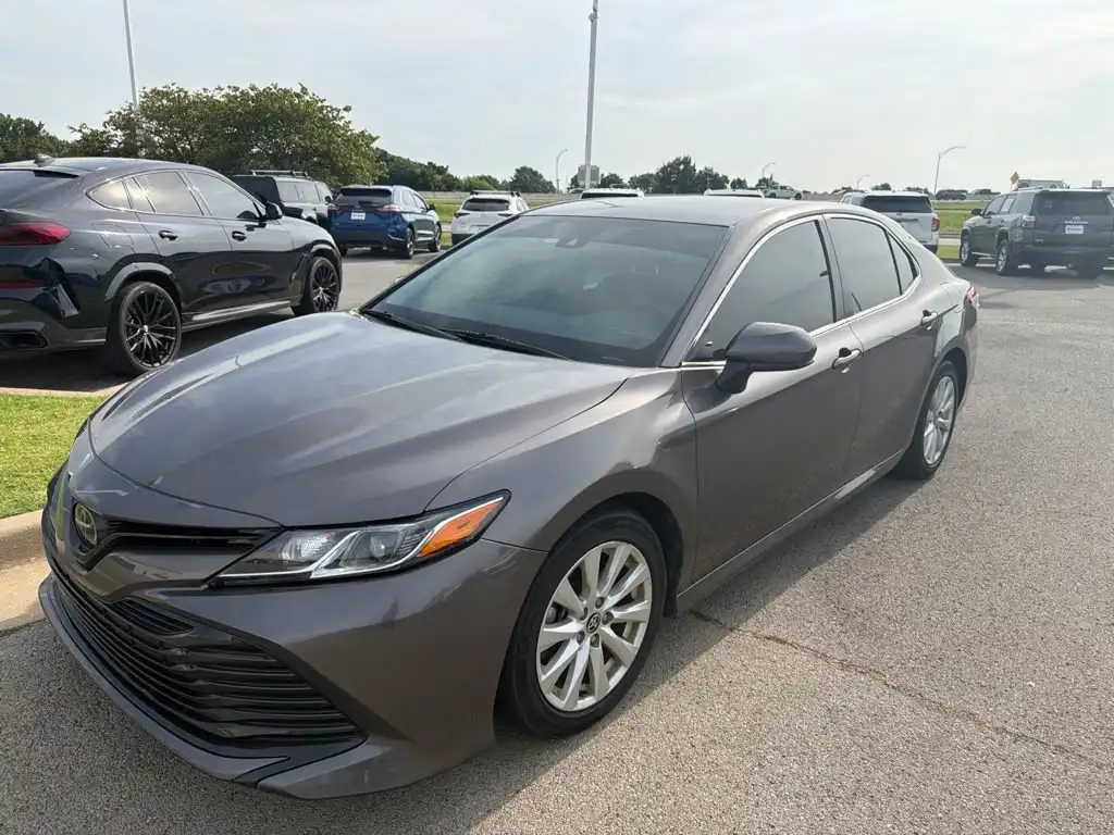 2020 Toyota Camry 2.5 Auto LE's photo