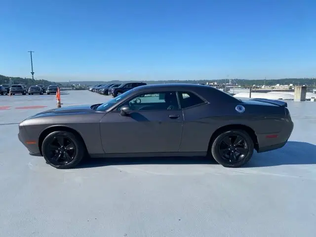 2020 Dodge Challenger SXT Auto photo 5