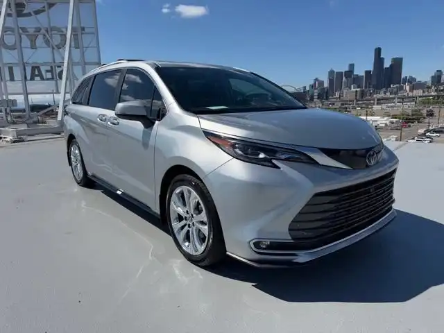 2024 Toyota Sienna Platinum 7-Passenger Hybrid FWD's photo