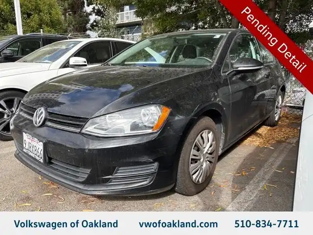 2015 Volkswagen Golf Launch Edition 2-door PZEV's photo