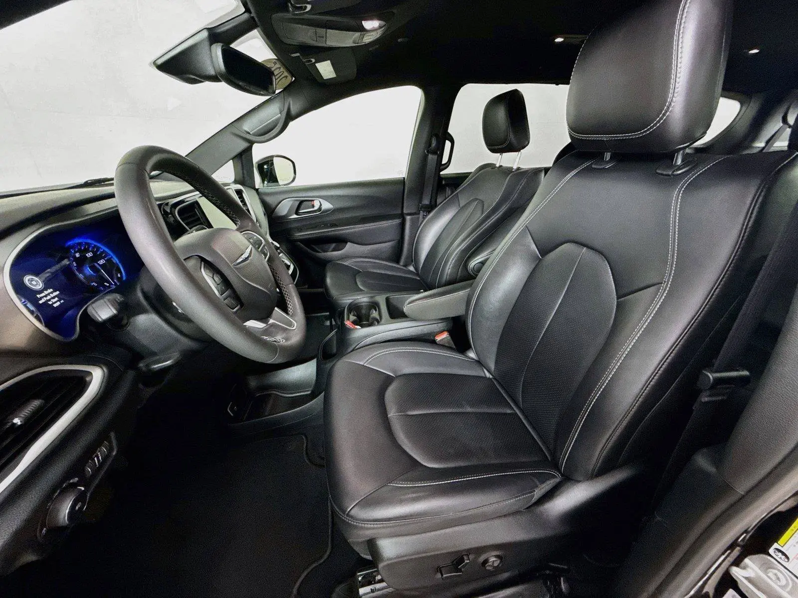 2025 Chrysler Pacifica Select photo 5