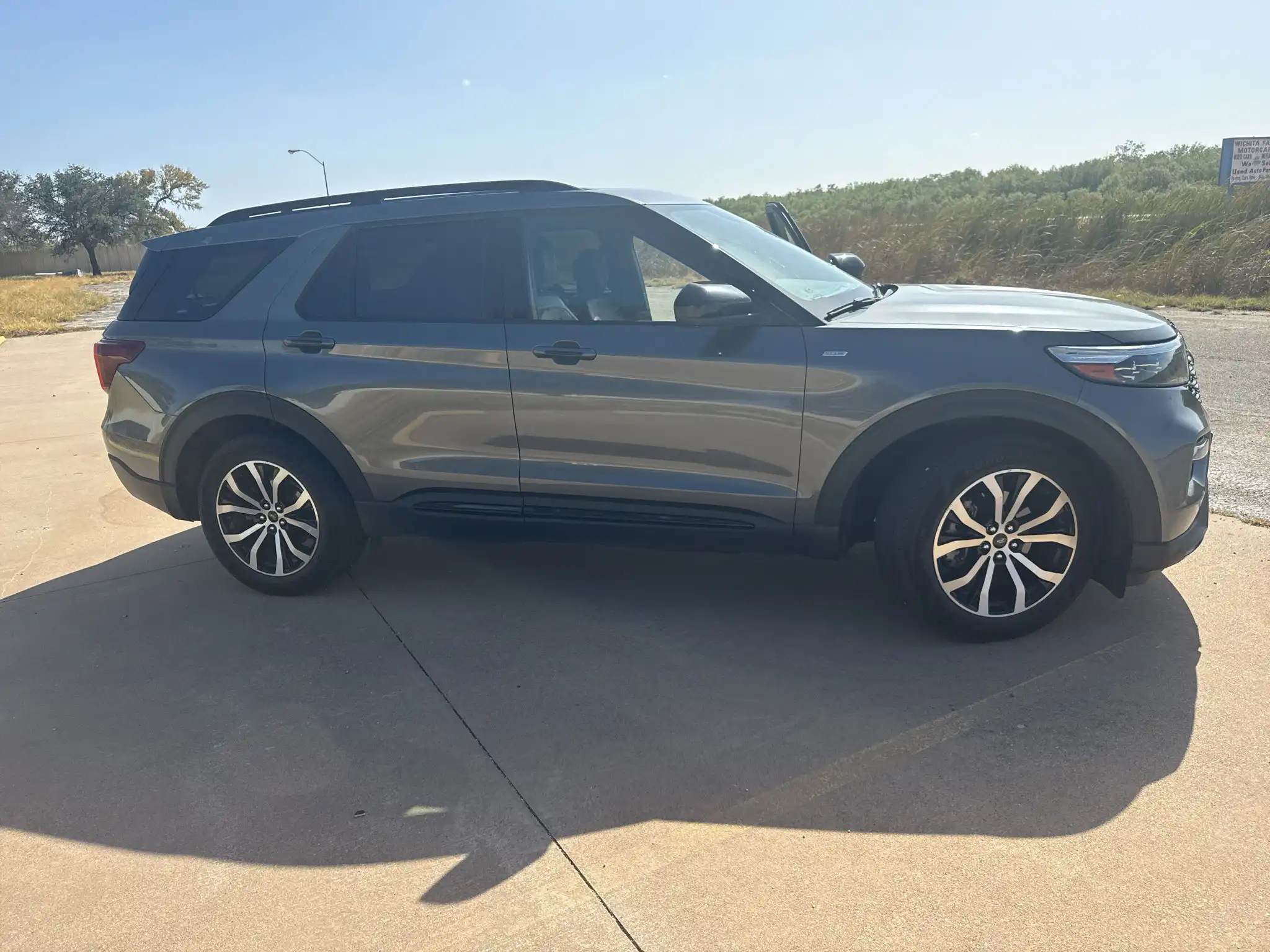 2022 Ford Explorer ST-Line RWD's photo
