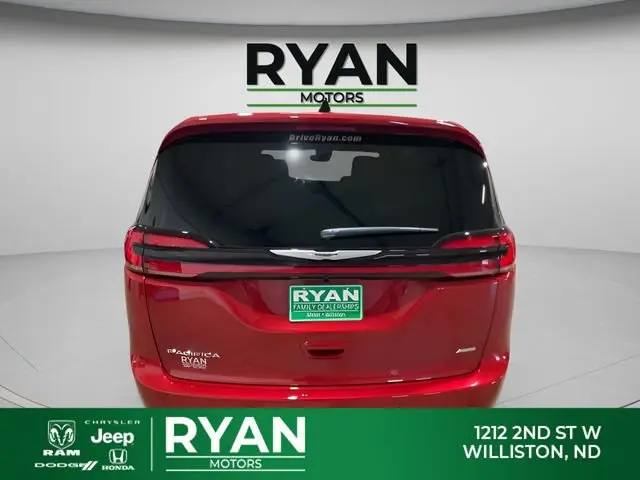 2026 Chrysler Pacifica Select AWD photo 4