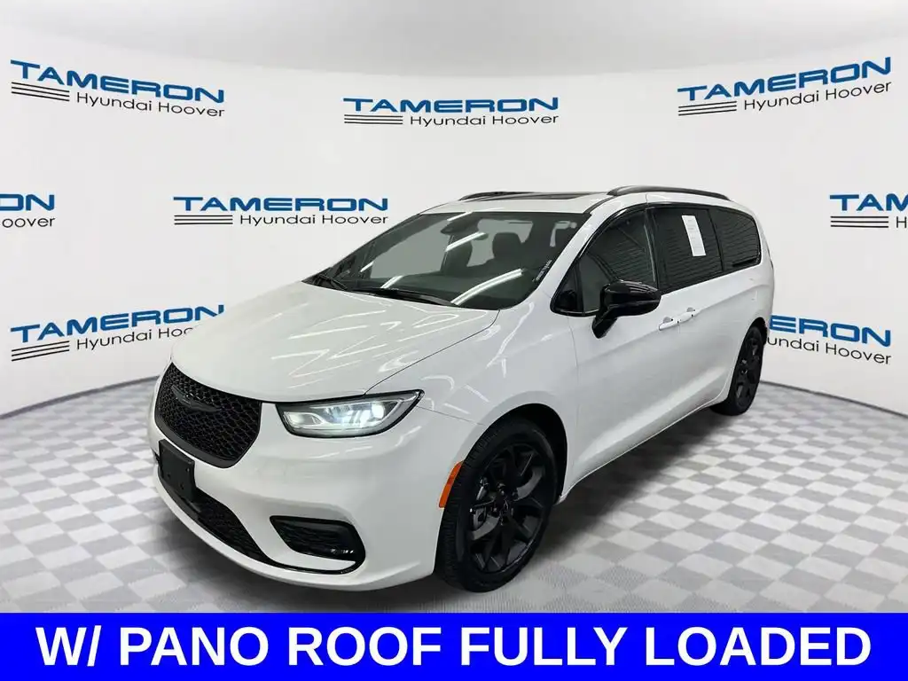 2025 Chrysler Pacifica Limited's photo