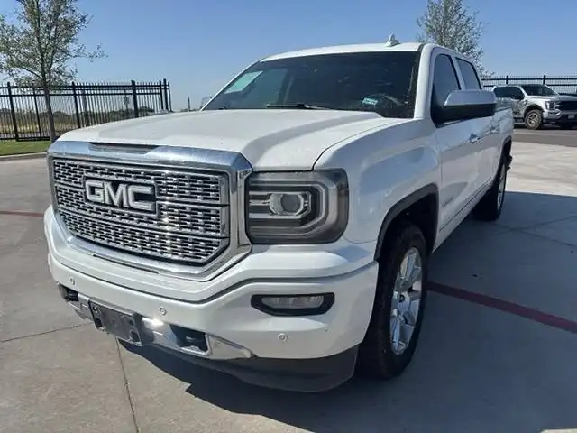 2017 GMC Sierra 4WD Crew Cab Short Box's photo