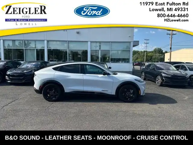 2023 Ford Mustang-Mach-e Premium's photo