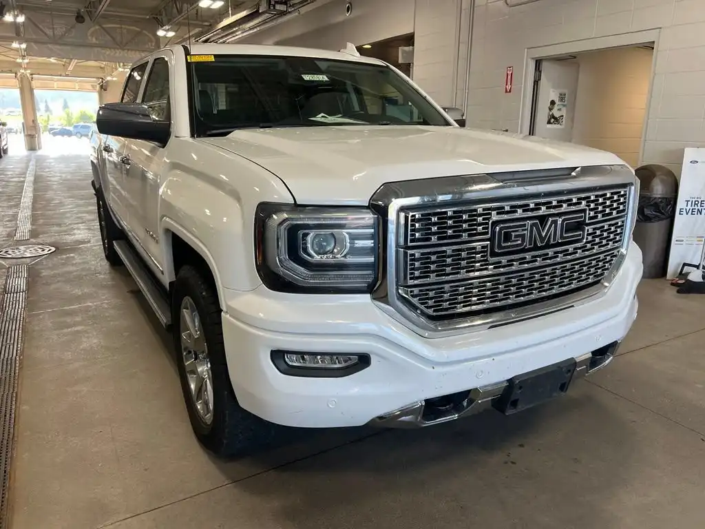 2016 GMC Sierra 4WD Crew Cab Short Box's photo