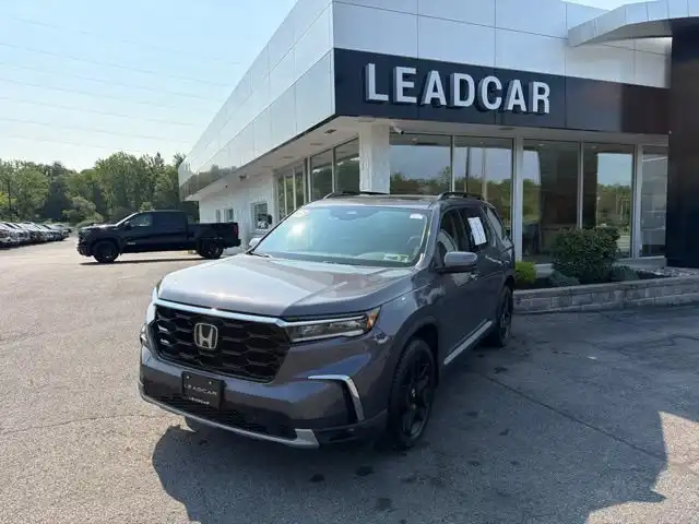 2025 Honda Pilot Touring AWD's photo