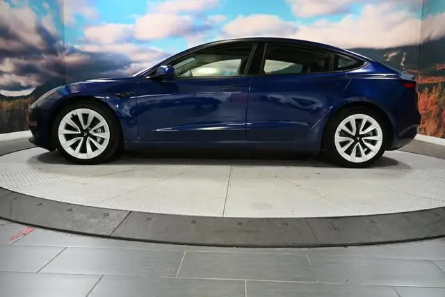 2021 Tesla Model 3 Standard Range Plus photo 4