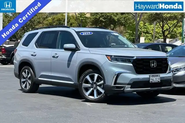 2025 Honda Pilot Touring AWD's photo