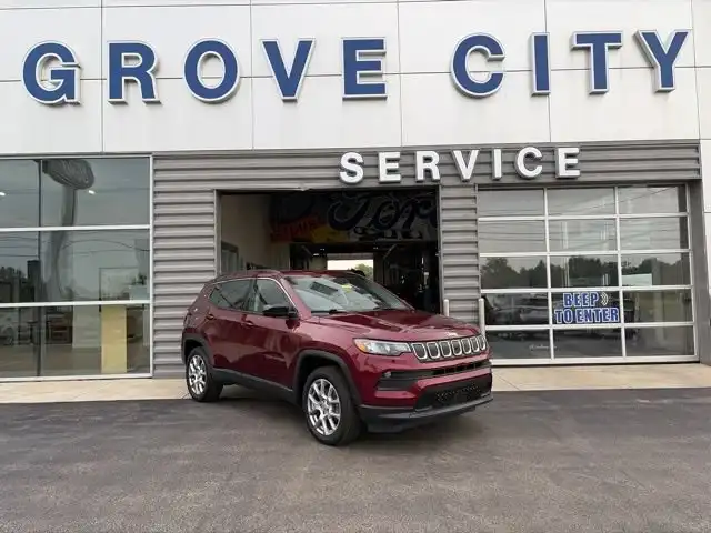 2022 Jeep Compass Latitude Lux 4X4's photo