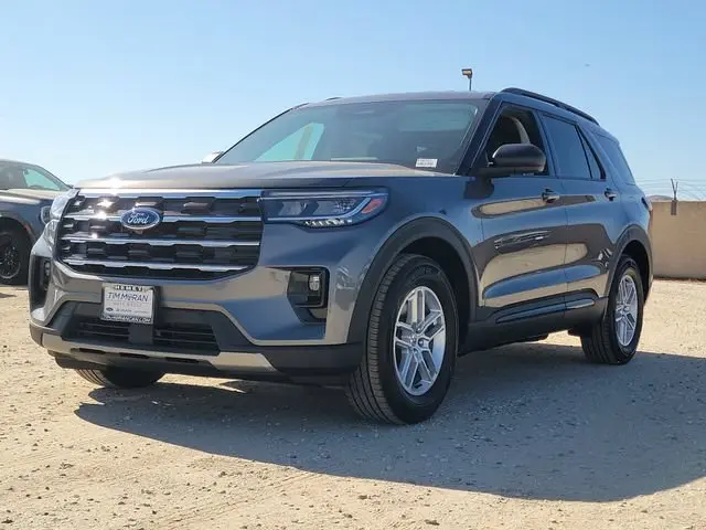 2026 Ford Explorer Active photo 5