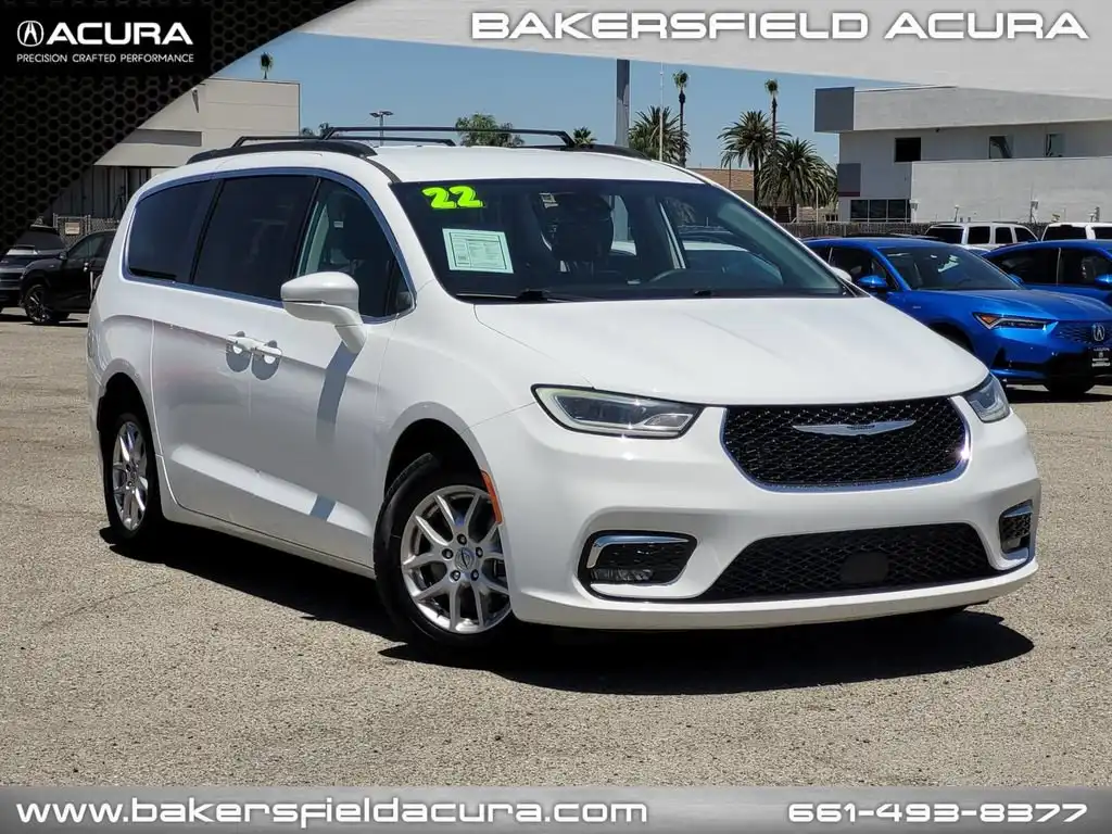 2022 Chrysler Pacifica Touring L's photo
