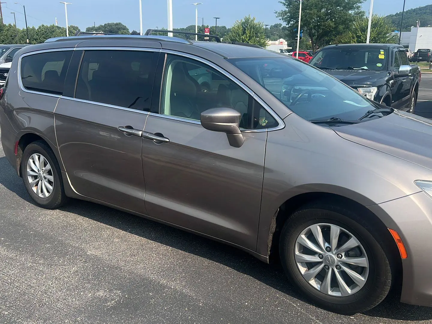 2018 Chrysler Pacifica Touring L photo 3