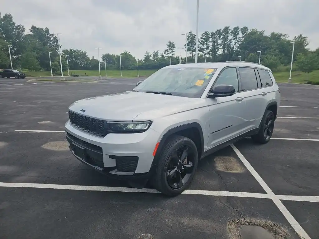 2023 Jeep Grand Cherokee L Altitude 4x4's photo