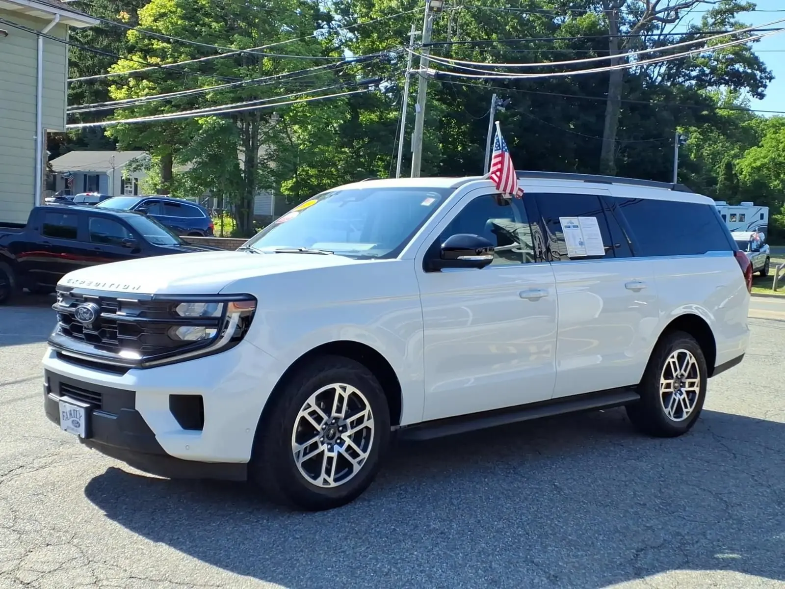 2025 Ford Expedition Active 4WD MAX photo 3