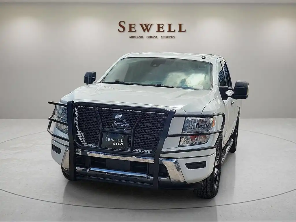 2021 Nissan Titan SV 4X4 Crew Cab's photo