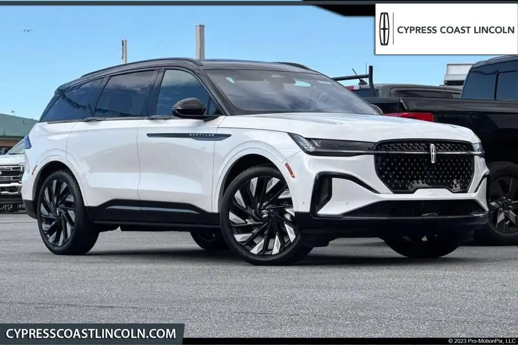 2024 Lincoln Nautilus Reserve AWD's photo
