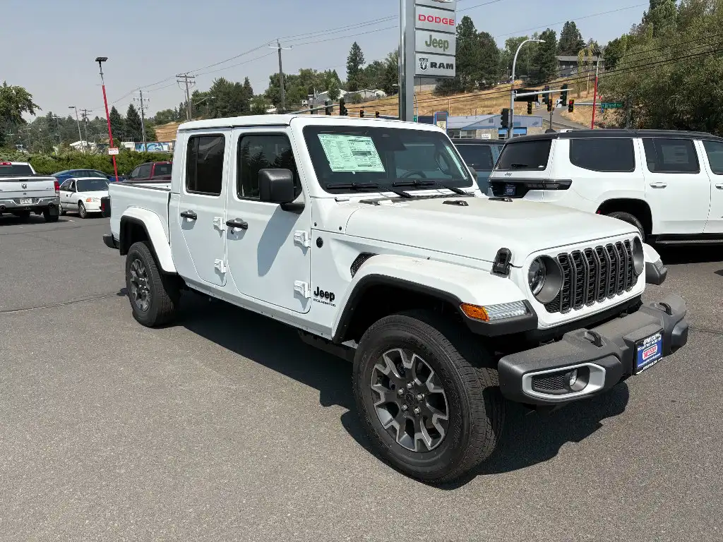 2026 Jeep Gladiator Sahara Auto's photo