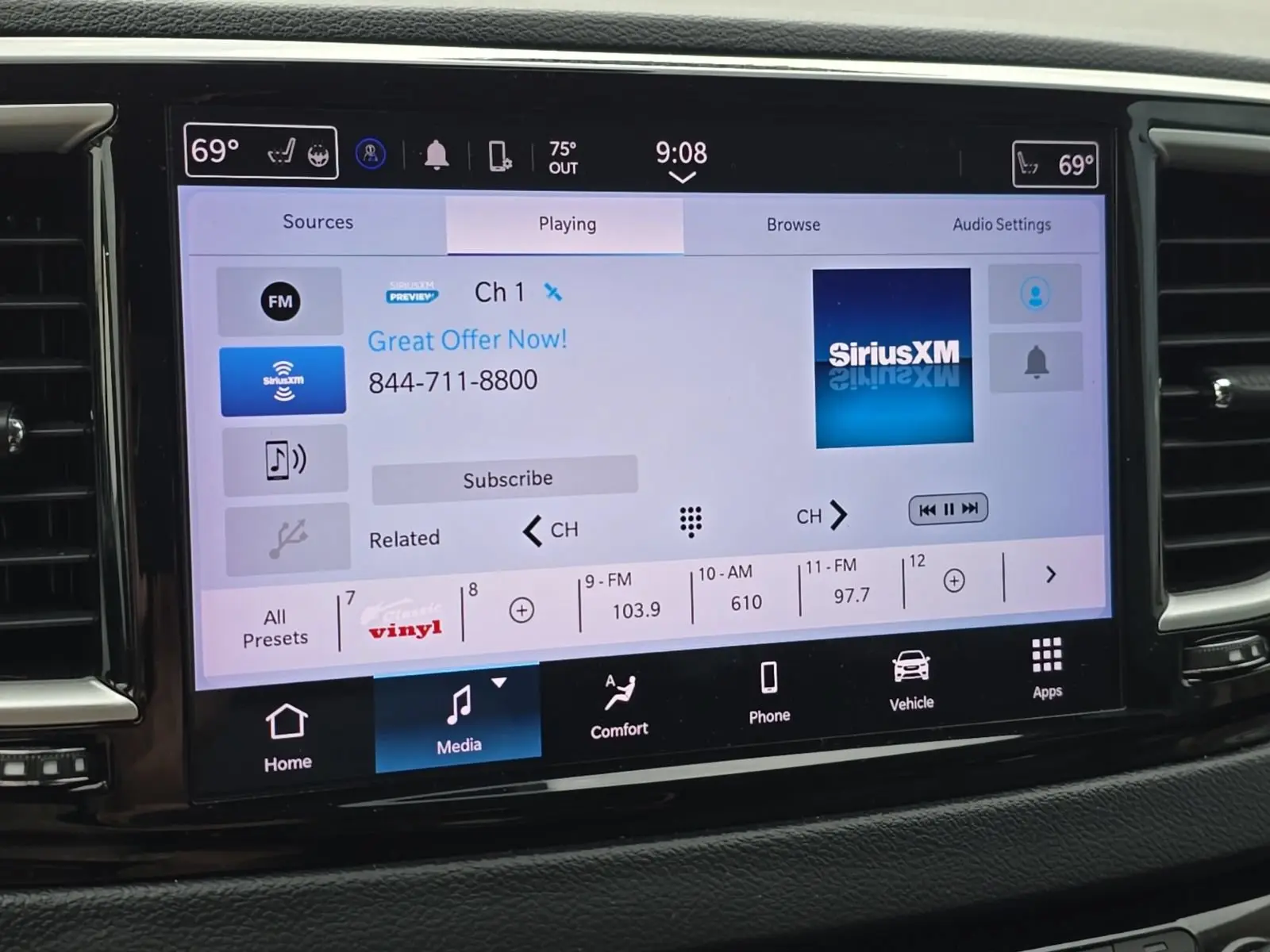 2023 Chrysler Pacifica Touring L photo 3