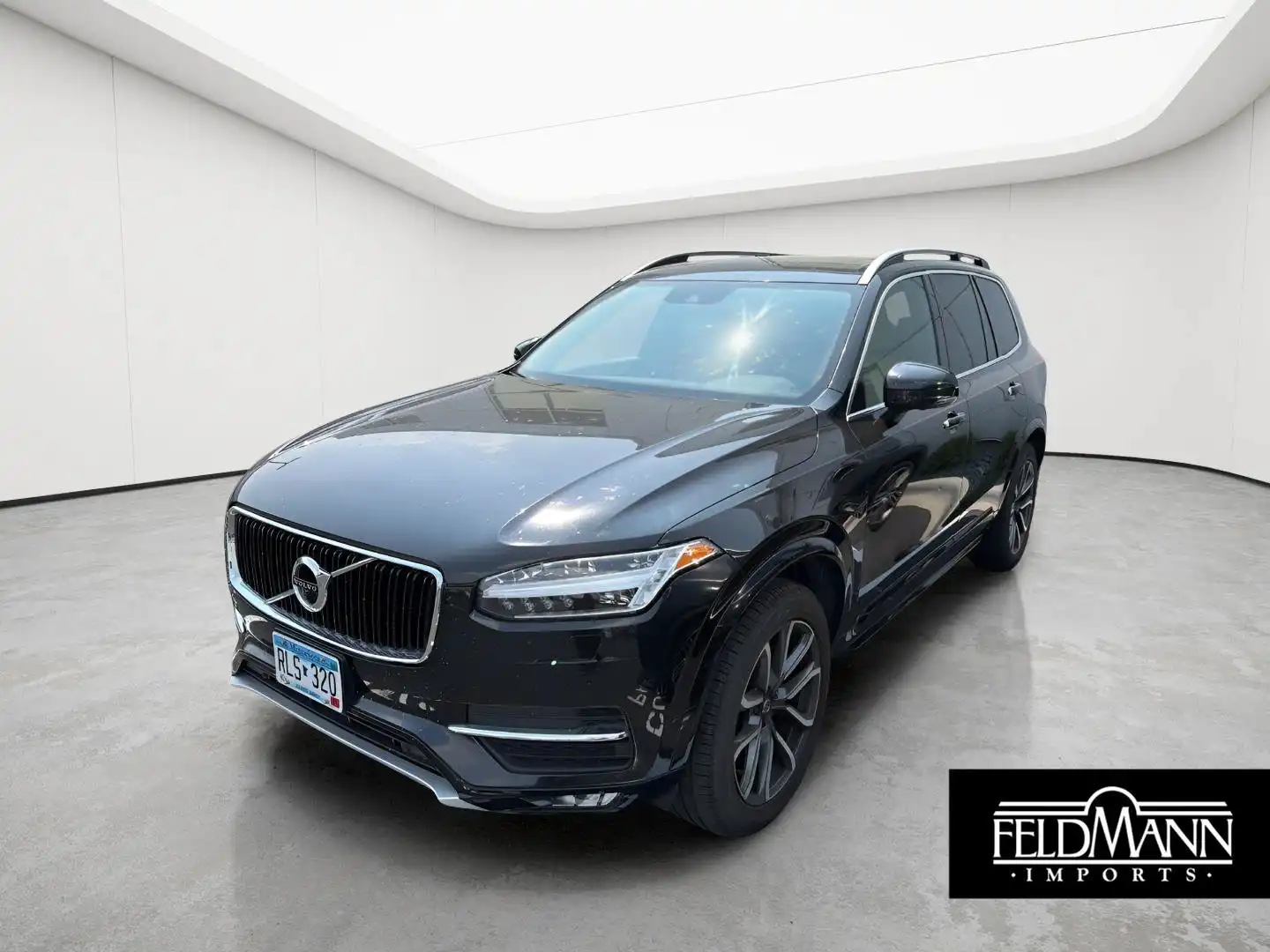 2016 Volvo XC90 T6 AWD Momentum's photo