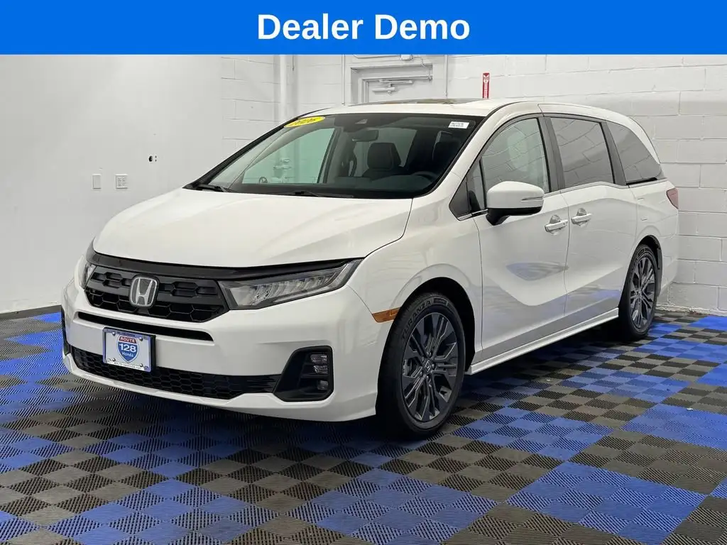 2026 Honda Odyssey Touring's photo