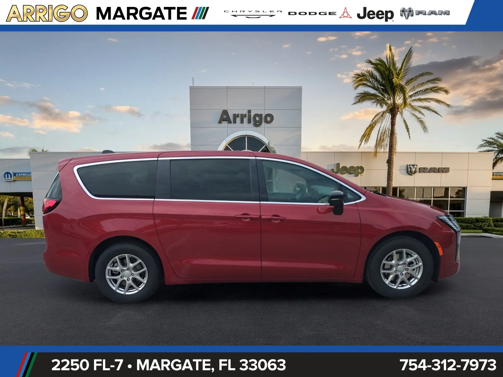 2027 Chrysler Pacifica Select photo 4
