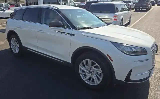 2025 Lincoln Corsair Premiere FWD's photo