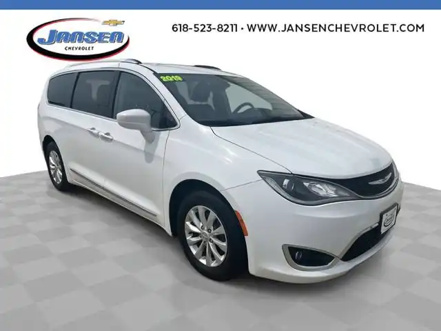 2019 Chrysler Pacifica Touring L's photo