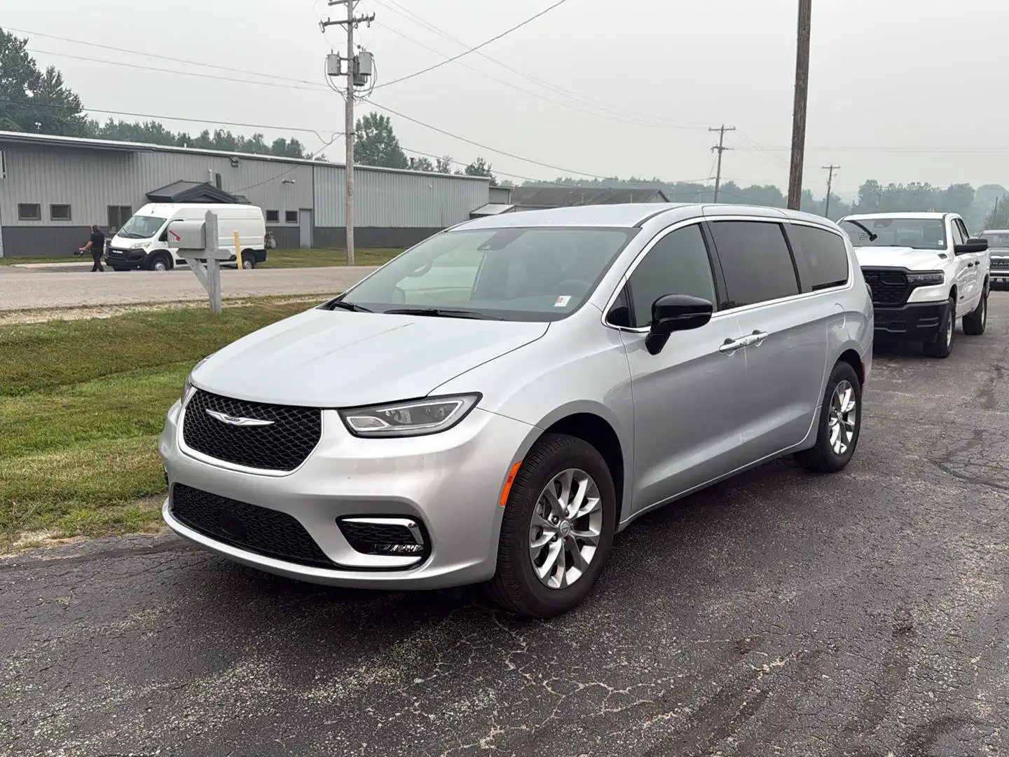 2026 Chrysler Pacifica Select AWD's photo