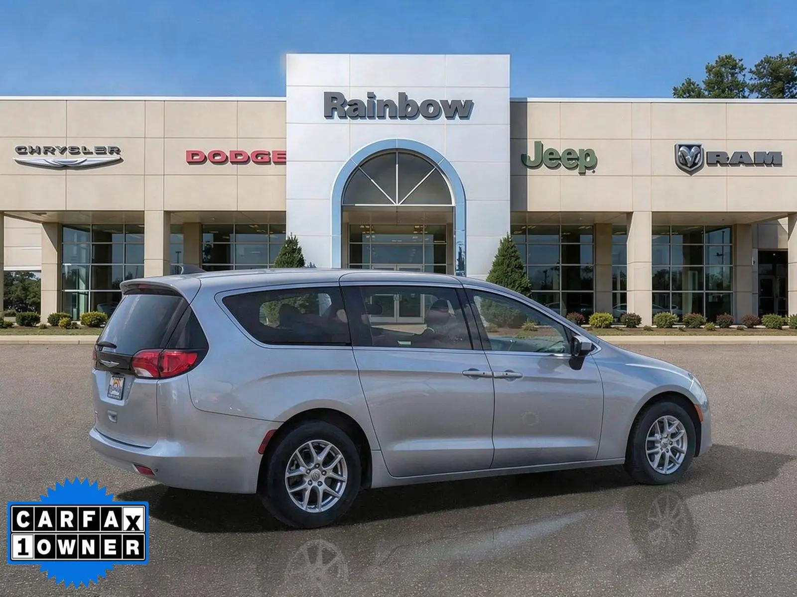 2023 Chrysler Voyager LX photo 3