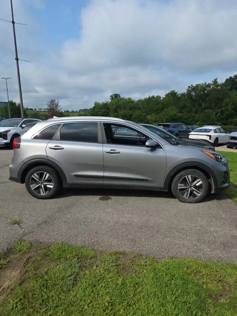 2022 Kia Niro Premium EX's photo