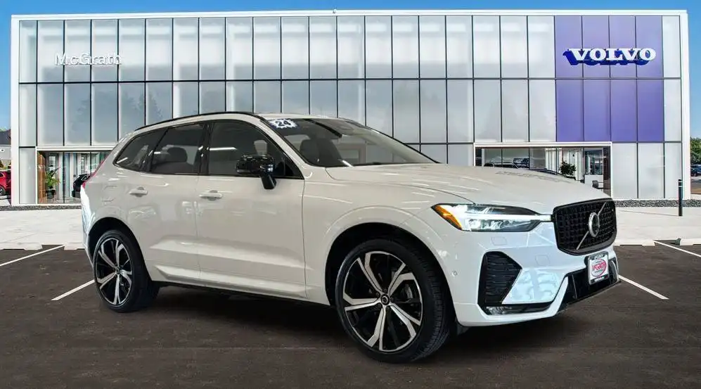2024 Volvo XC60 B5 Ultimate Dark Theme AWD's photo