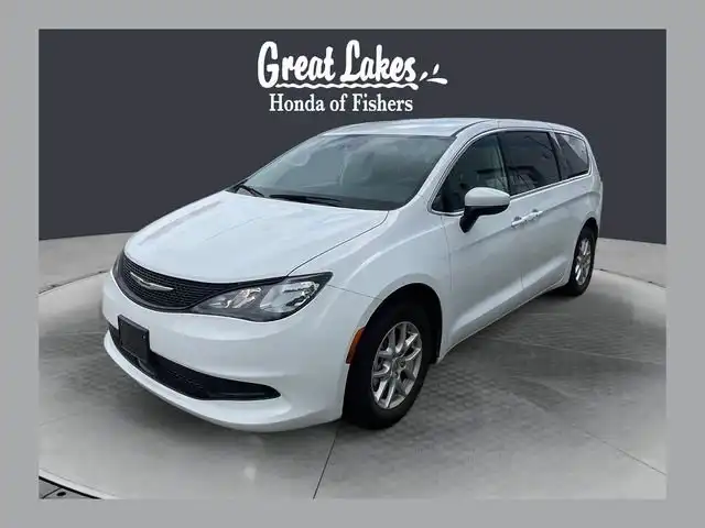 2023 Chrysler Voyager LX's photo