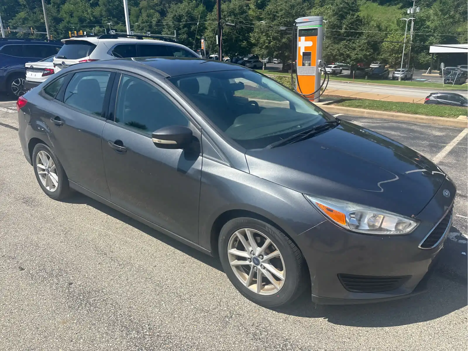 2017 Ford Focus SE Sedan's photo
