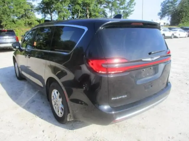 2025 Chrysler Pacifica Select photo 4