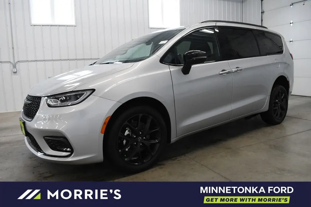 2026 Chrysler Pacifica Select photo 3