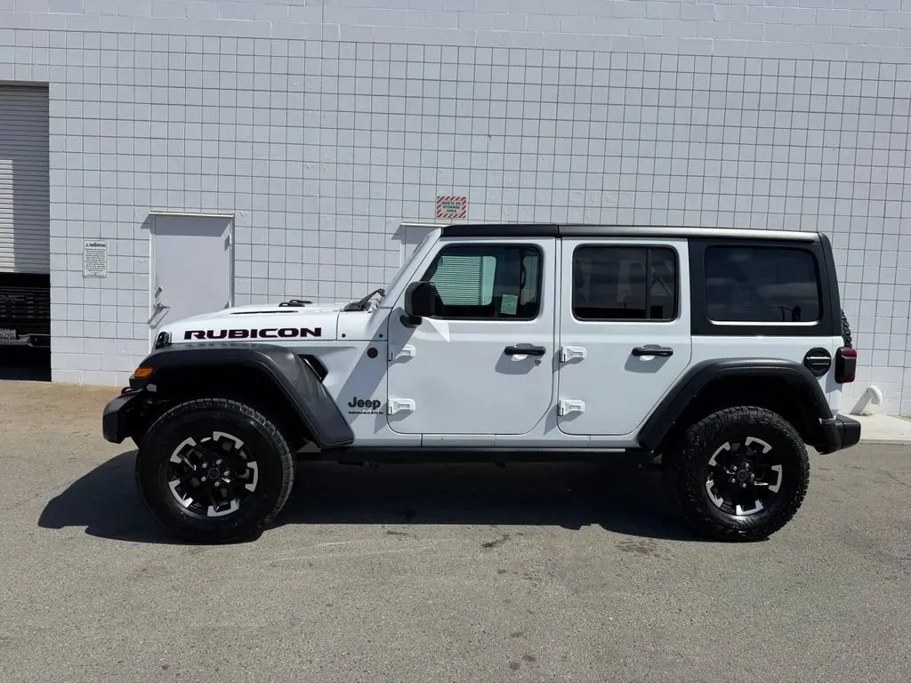 2025 Jeep Wrangler Rubicon photo 3